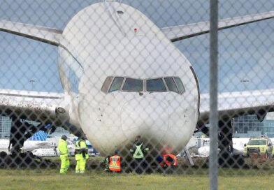 Самолет Боинг 767 излезе от пистата при кацане във Ванкувър