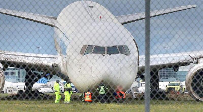 Самолет Боинг 767 излезе от пистата при кацане във Ванкувър